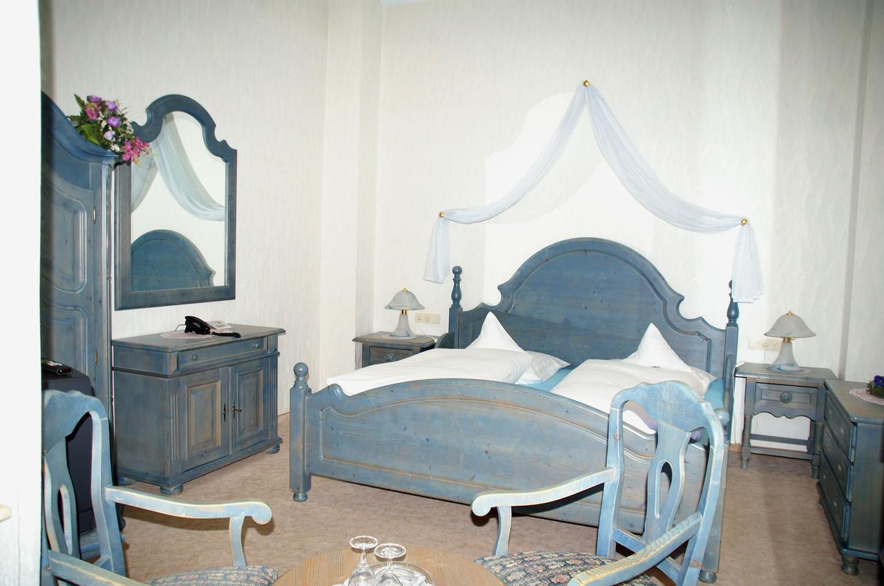 Hotel Restaurant Bieberstuben Менден Екстер'єр фото